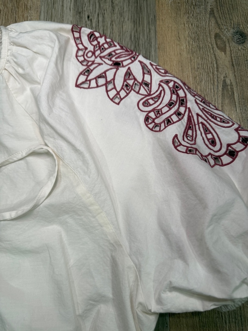 Universal Thread White Cropped Peasant Top with Mauve Sleeve Embroidery - Picture 3 of 4